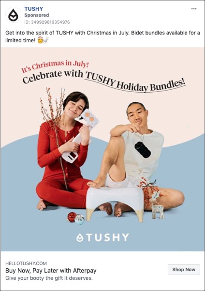Un colorido anuncio de Facebook de Tushy con un tema de Navidad en julio, dos personas sosteniendo artículos de la empresa, anunciando Tushy Holiday Bundles.